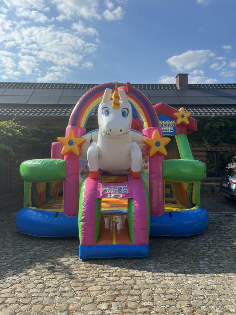 chateau gonflable licorne