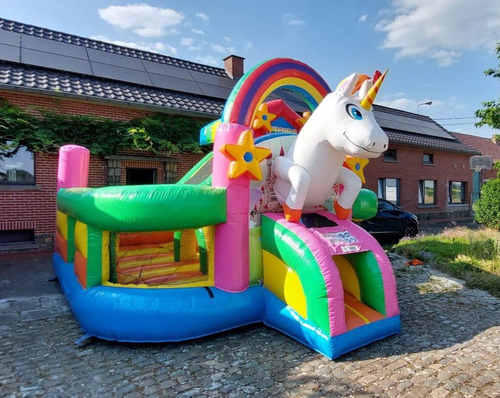 chateau gonflable licorne